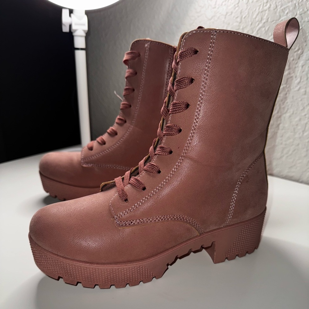 Bamboo Blush Boots size 8 1/2